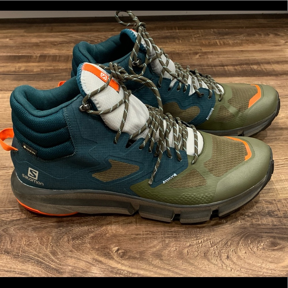Unworn Salomon Goretex mid hiking boot US Men’s 13
